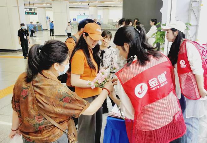 emc易倍：金健母亲节快闪亮相长沙地铁 粮油企业展现花式宠妈新高度(图4)